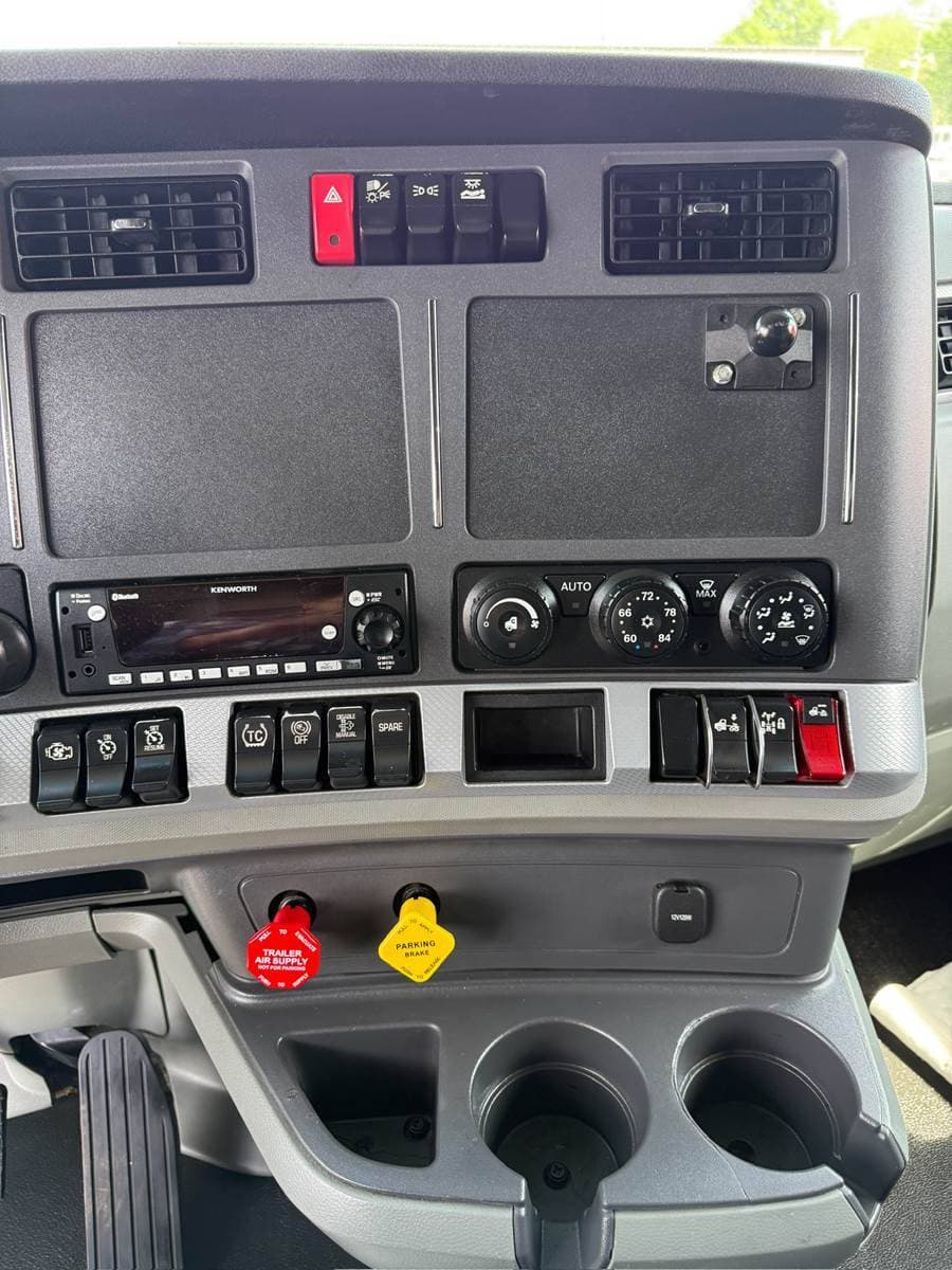 2021 Kenworth T680 image 7