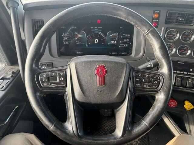 2023 Kenworth T880 image 13
