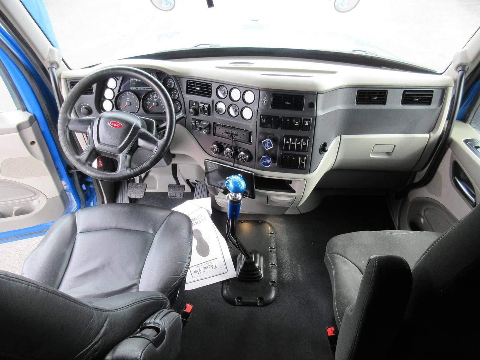 2020 Peterbilt 567 image 15
