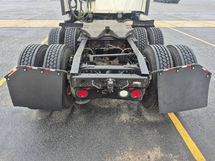 2023 International LT62F image 5