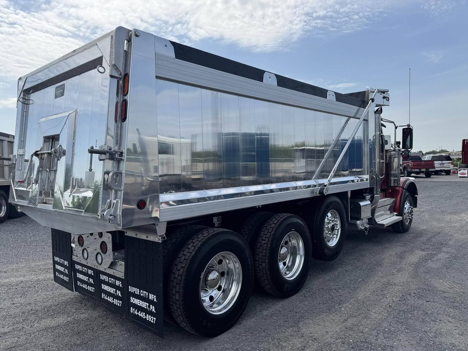 2025 Peterbilt 589 image 6