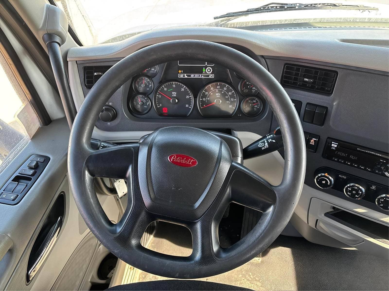 2020 Peterbilt 579 image 10