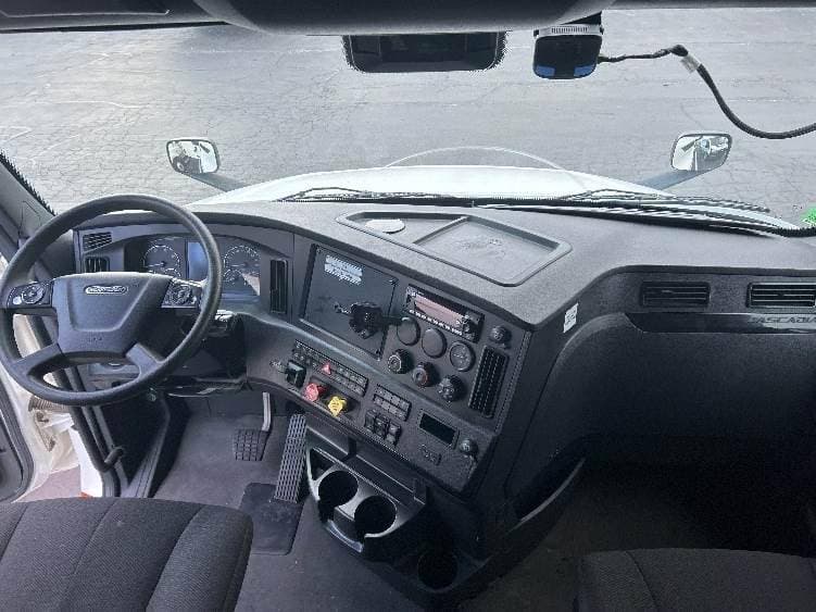 2023 Freightliner Cascadia 126 image 5