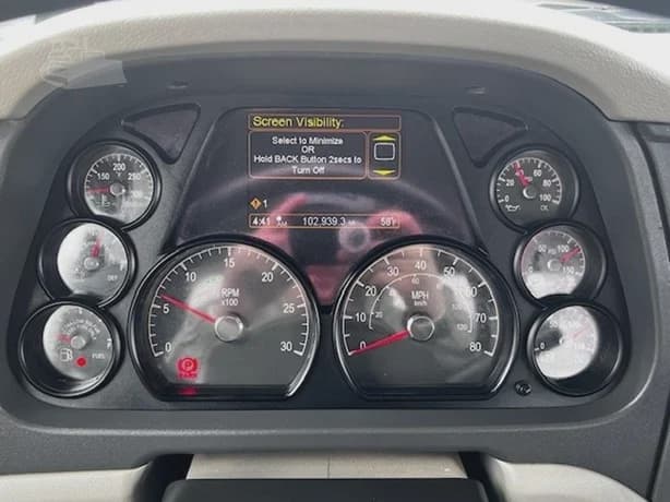 2020 Peterbilt 567 image 4