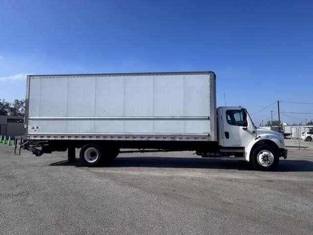 2022 Freightliner M2 image 3