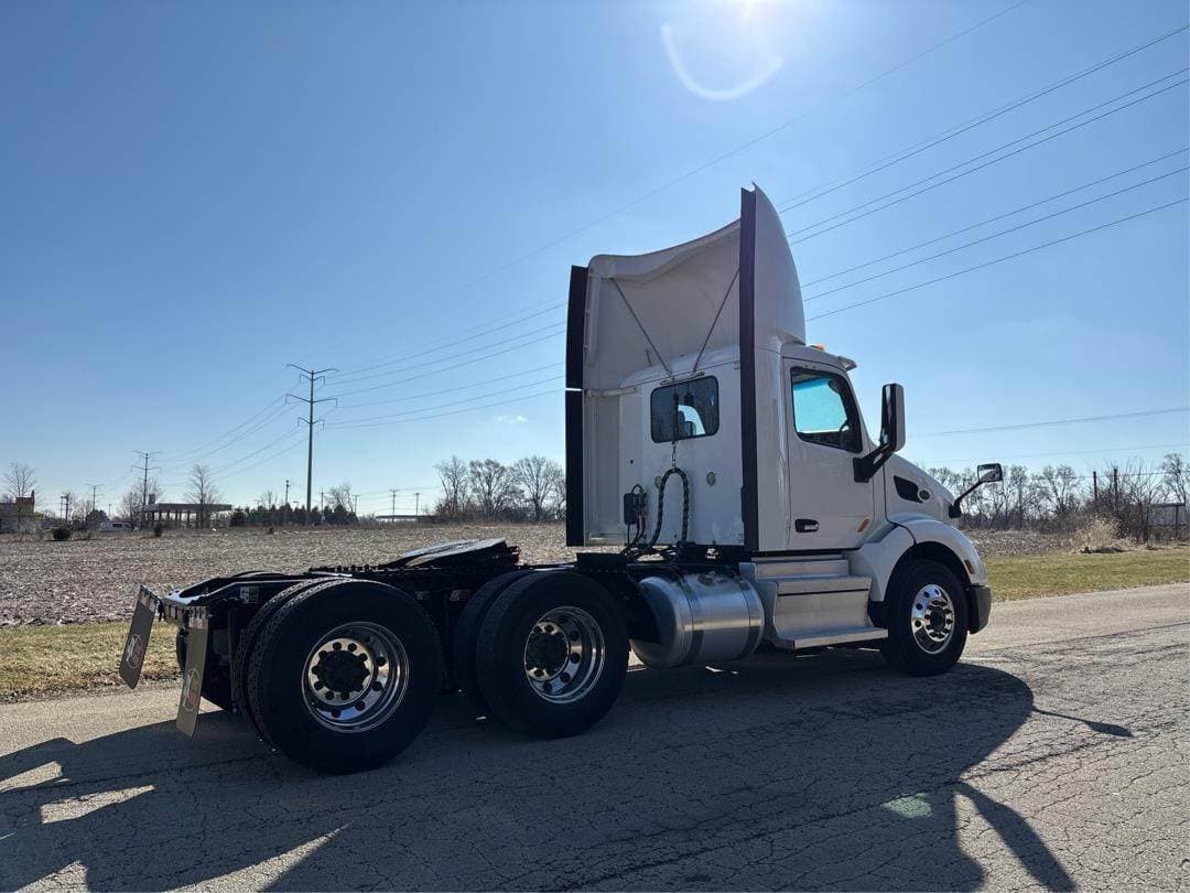 2020 Peterbilt 579 image 8