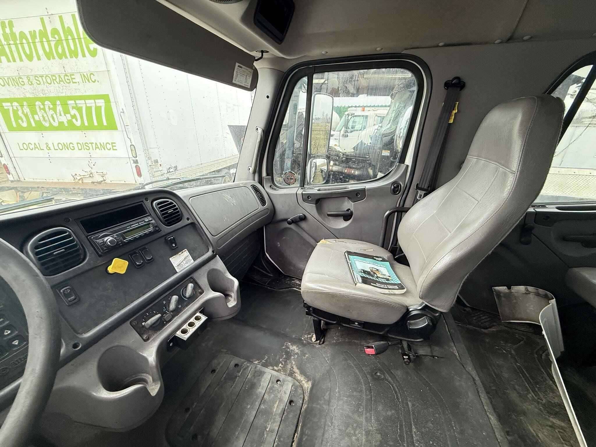 2017 Freightliner M2 image 9