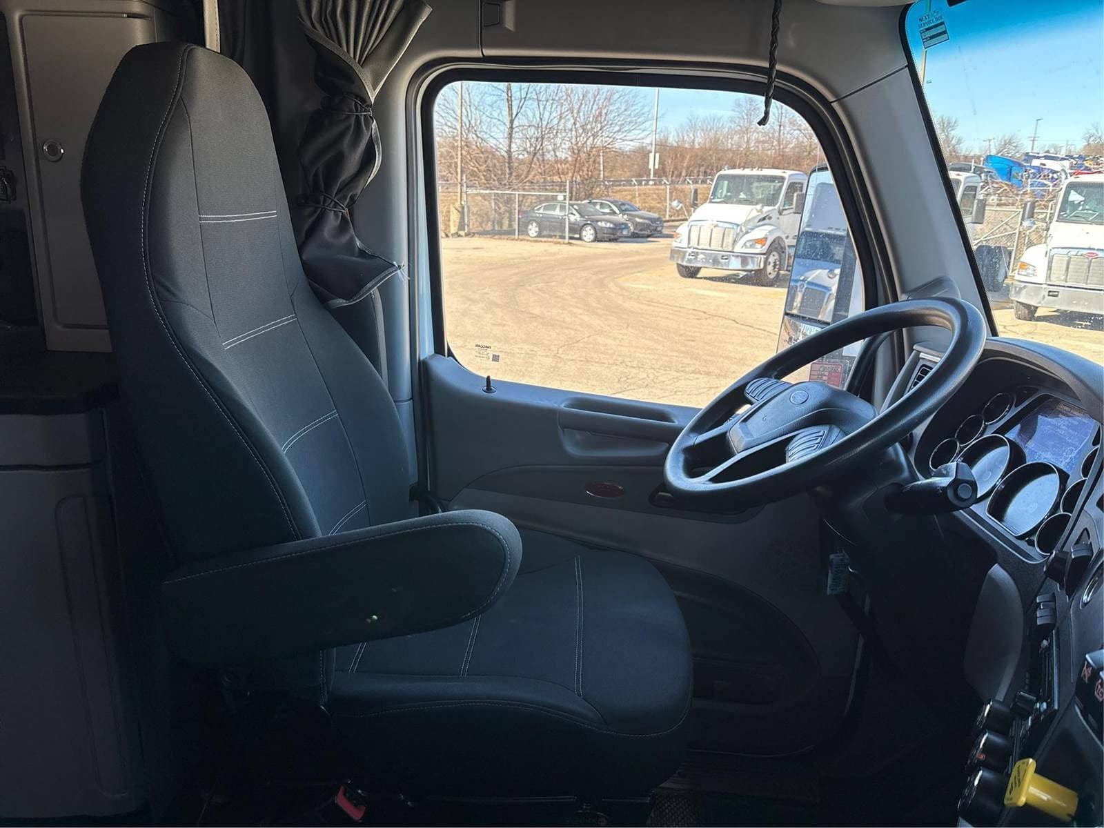 2021 Peterbilt 579 image 13