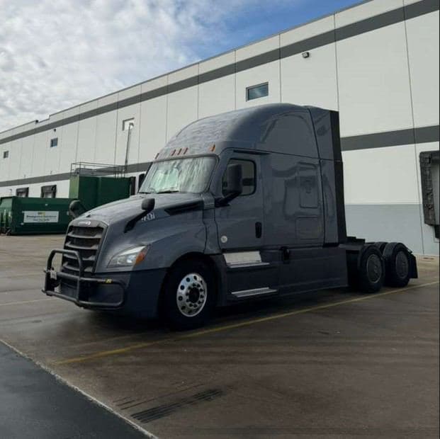 2024 Freightliner Cascadia image 1