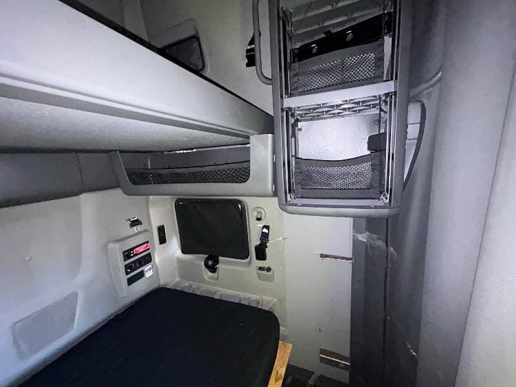 2023 International LT62F image 7