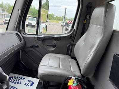 2019 Freightliner M2 image 12