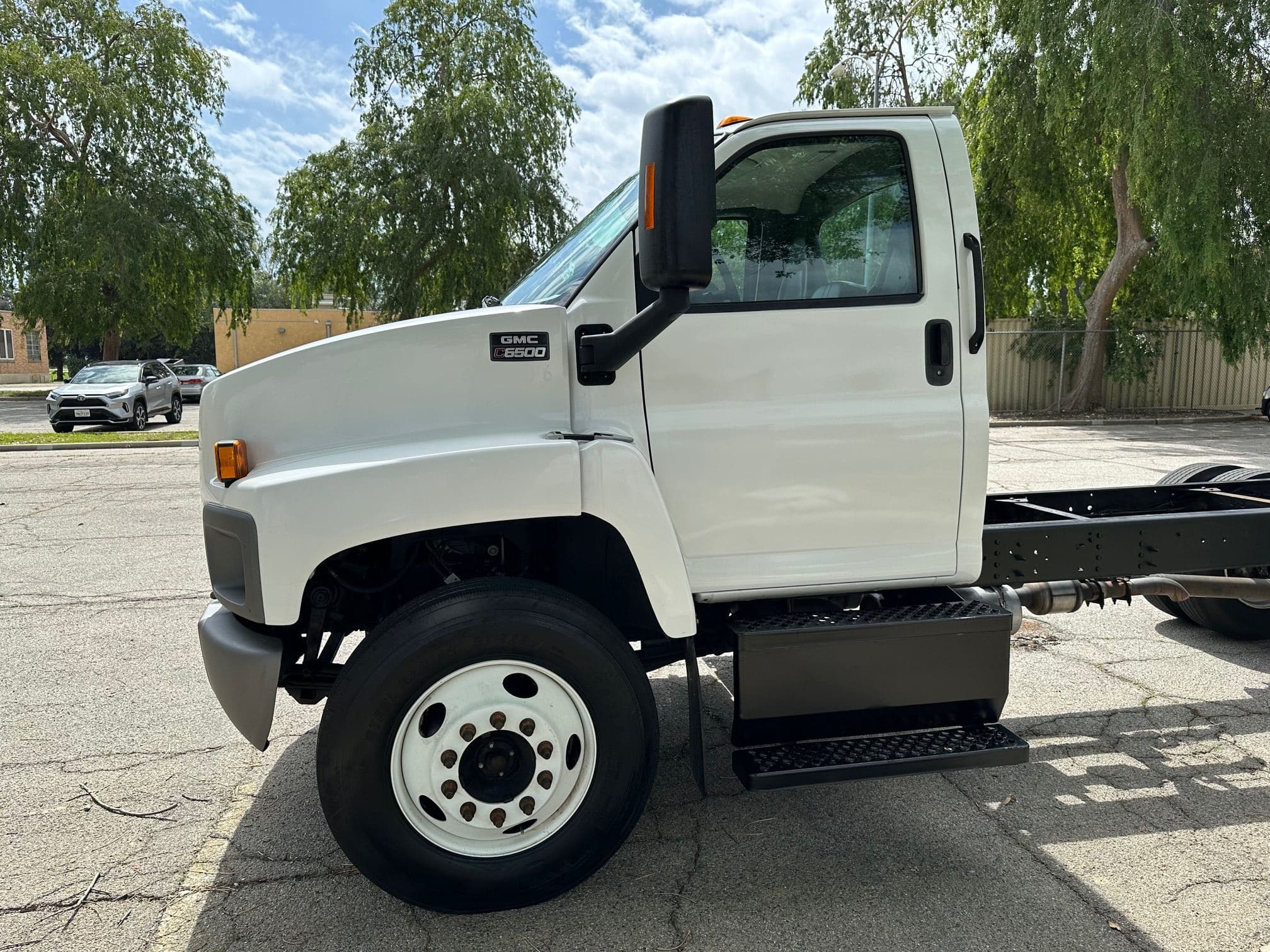 2008 GMC TOPKICK C6500 Cab and Chassis image 8