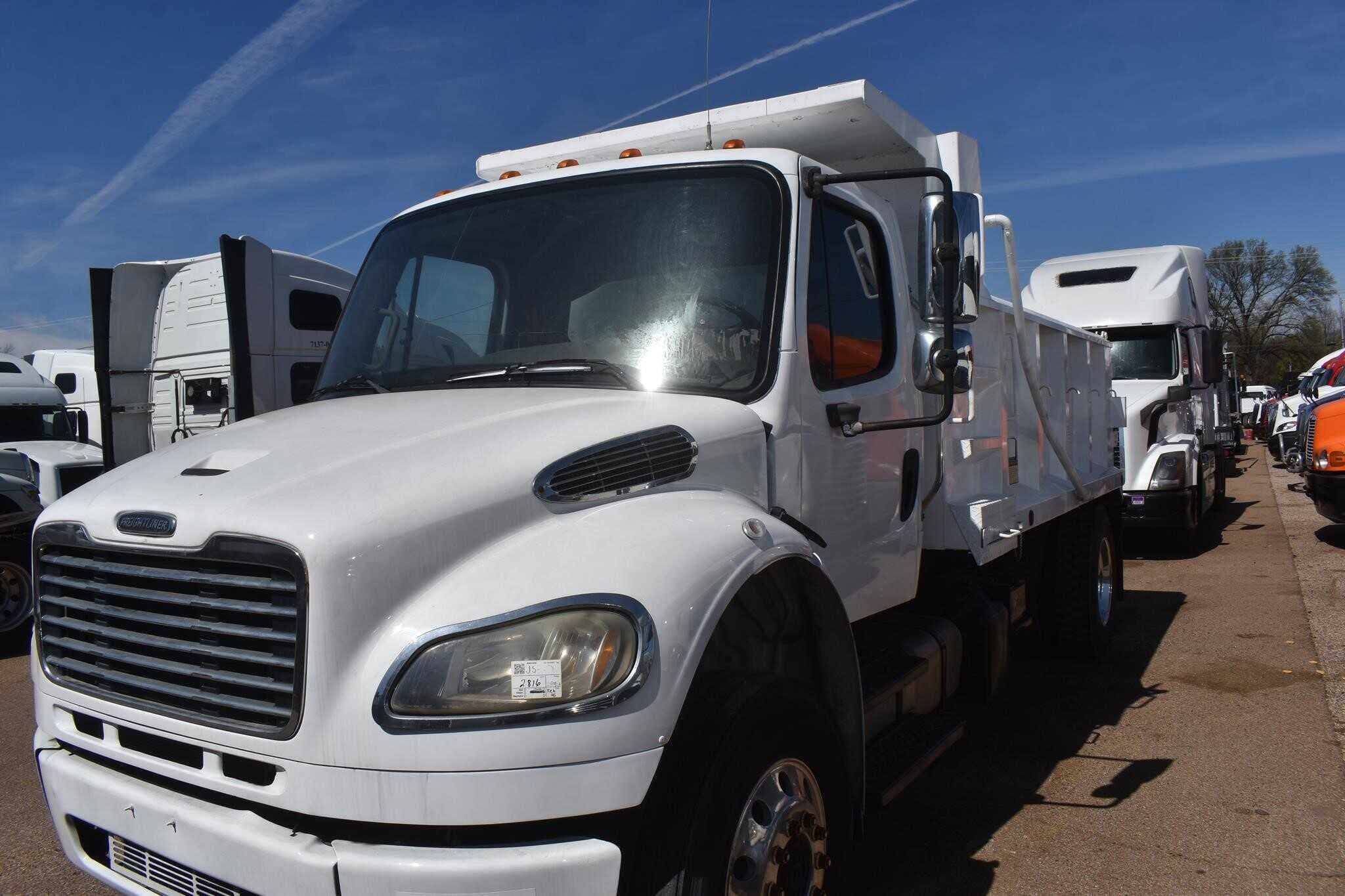 2013 Freightliner M2 106 image 5