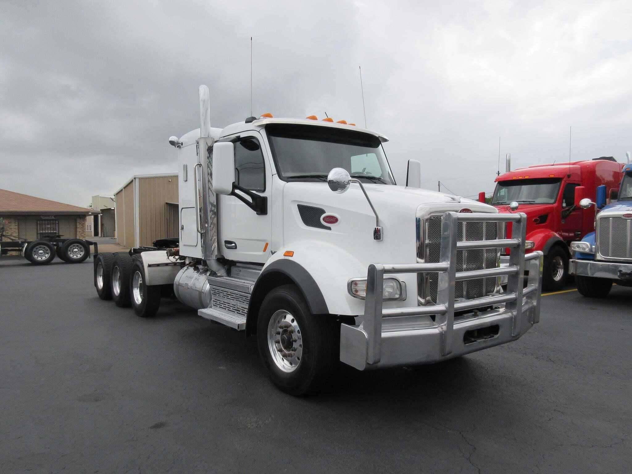 2019 Peterbilt 567 image 2