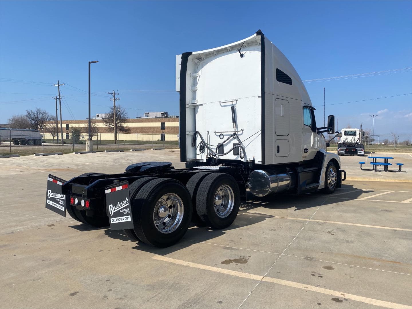 2023 Kenworth T680 image 4