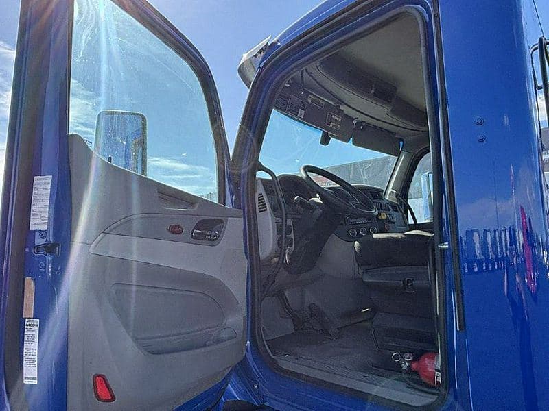 2021 Peterbilt 579 image 5