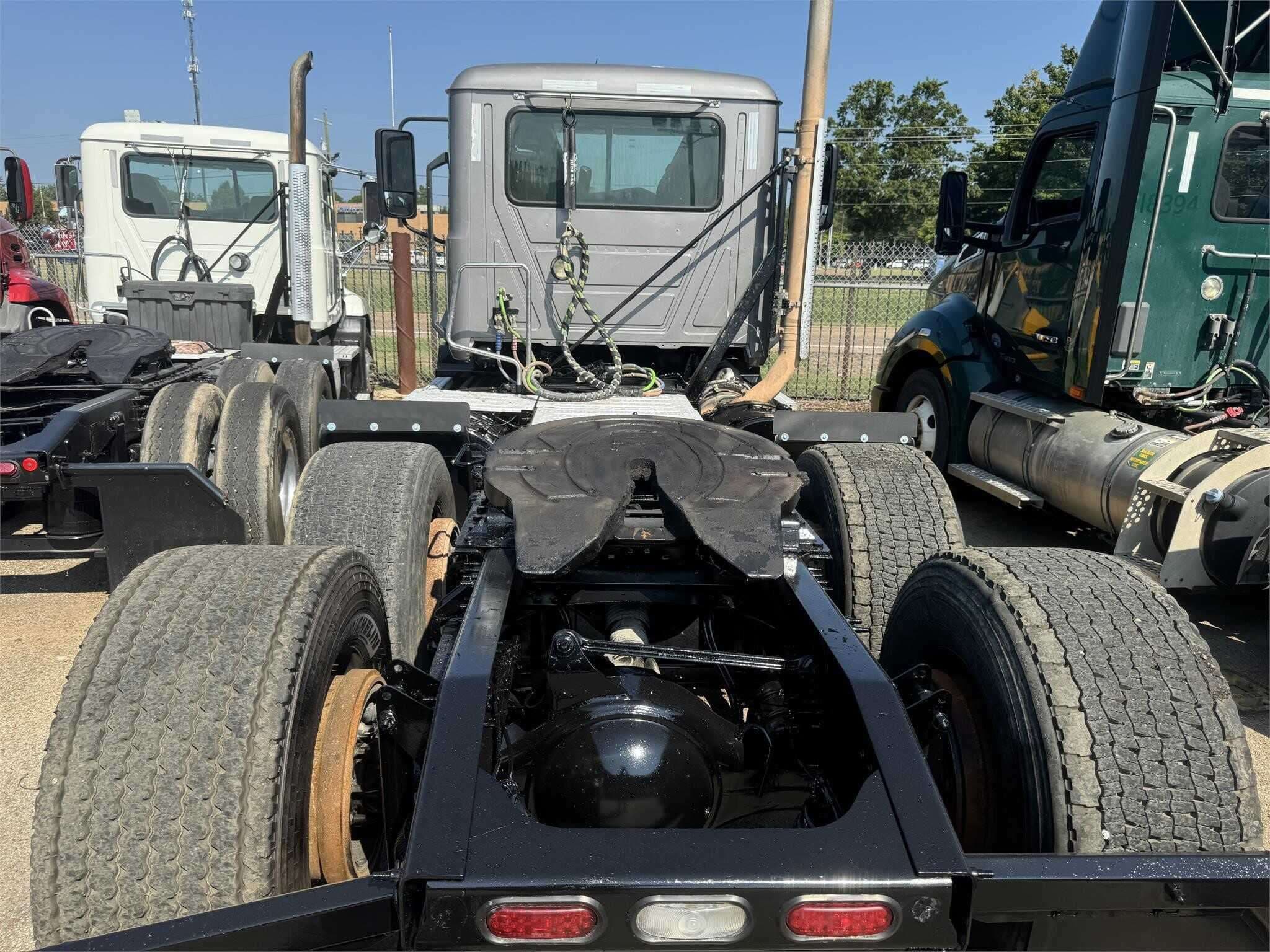 Used 2019 MACK ANTHEM Conventional - Day Cab in Covington, TN image 3