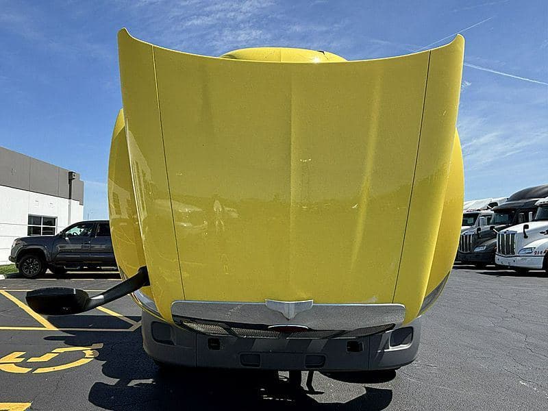 2021 Peterbilt 579 image 12
