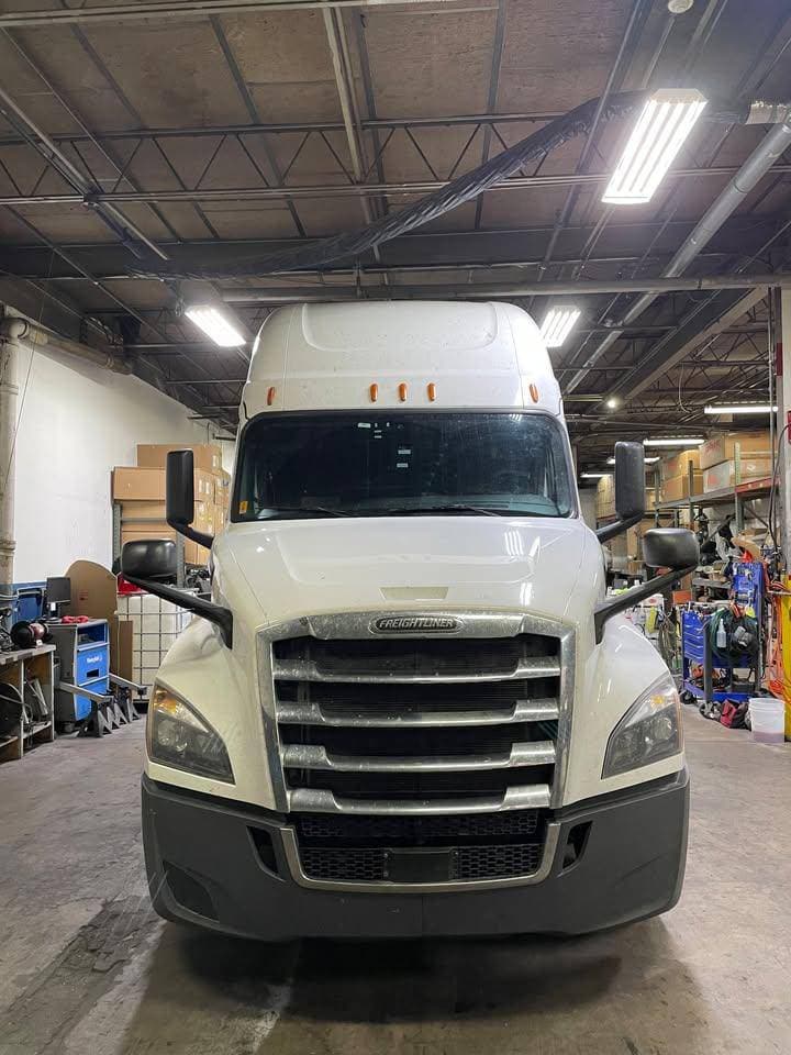 2021 Freightliner Cascadia 126 image 4