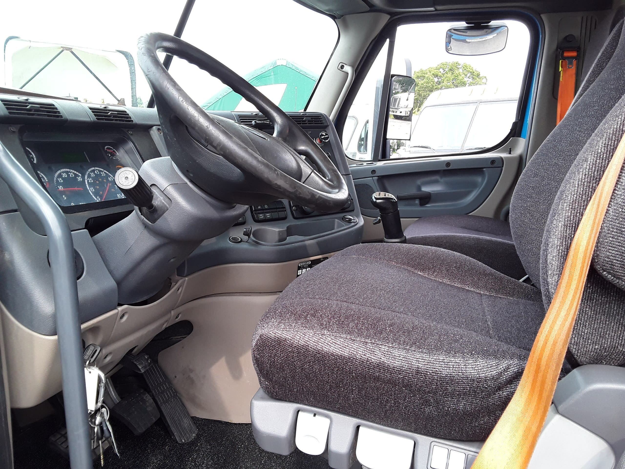 Used 2018 FREIGHTLINER Conventional - Day Cab - CASCADIA 113 For Sale image 10