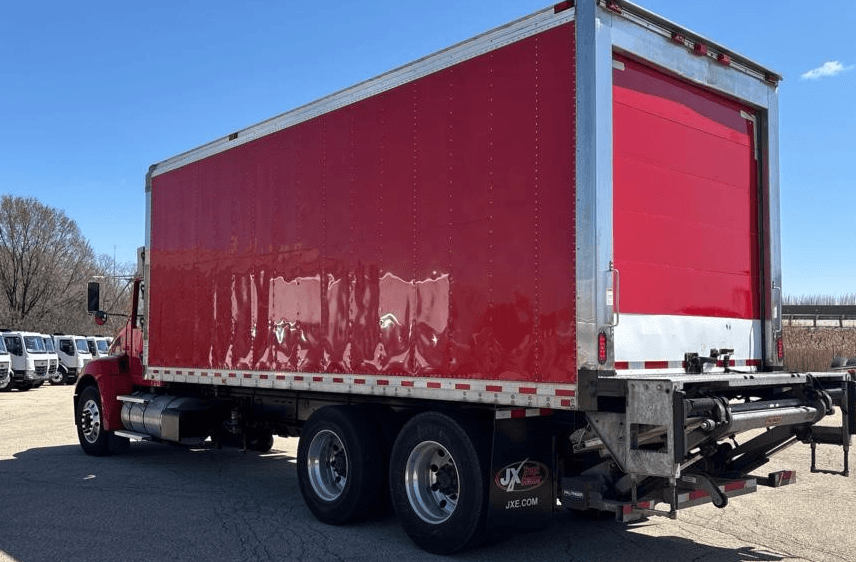 2020 Kenworth T370 image 5