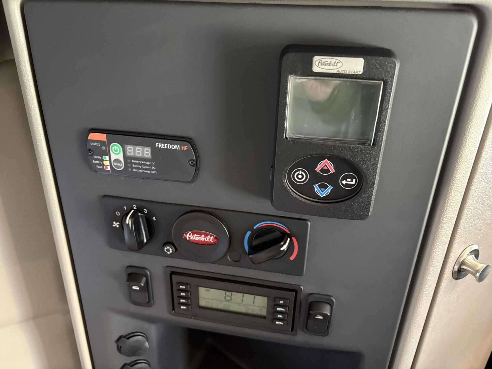 2023 Peterbilt 579 image 6