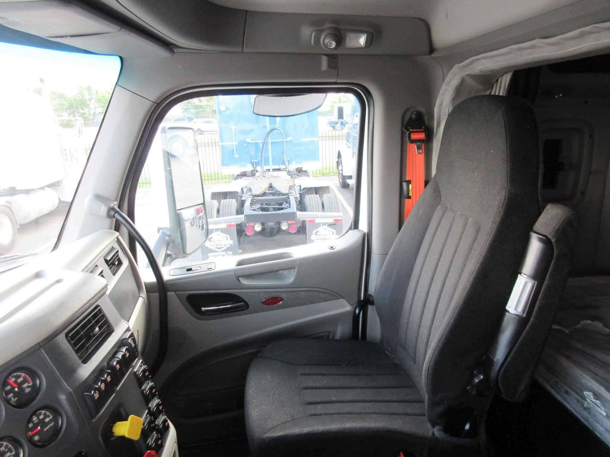 2019 Peterbilt 567 image 5