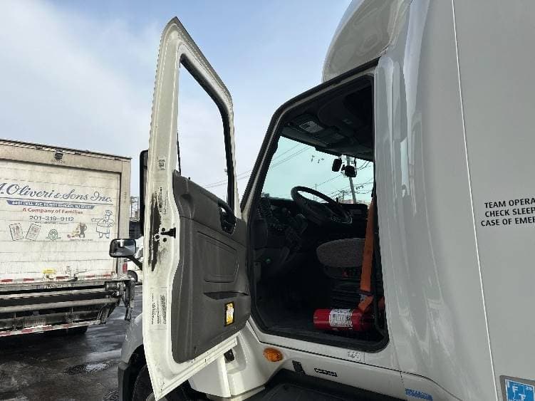 2023 International LT62F image 6