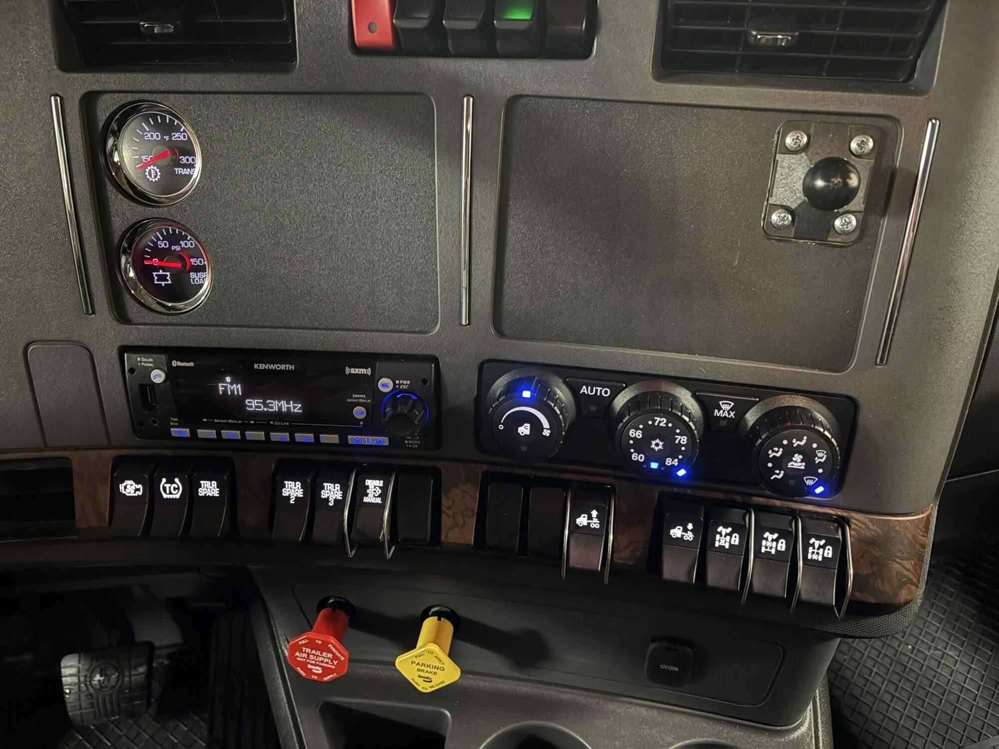 2023 Kenworth T880 image 10