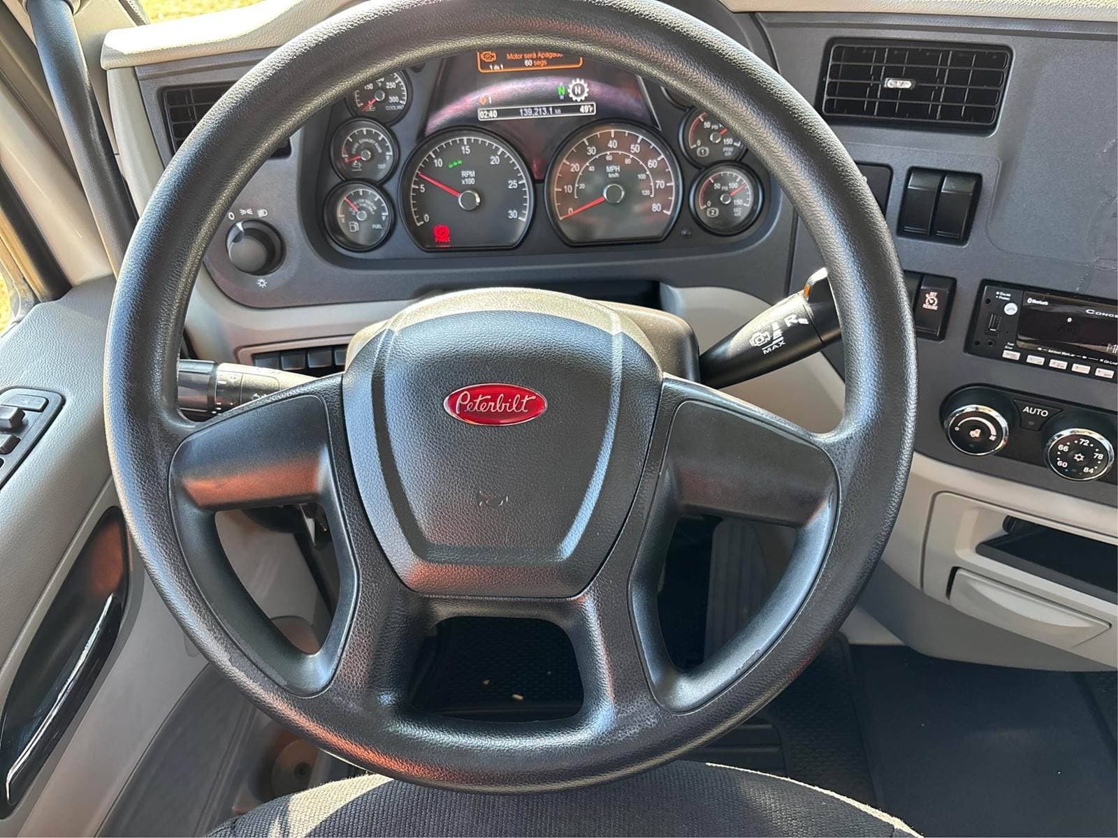 2020 Peterbilt 579 image 11