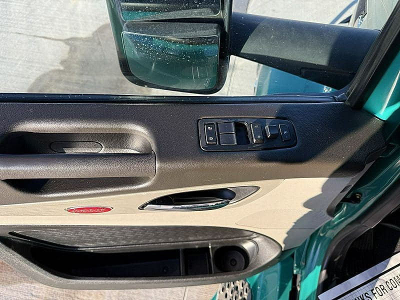 2023 Peterbilt 579 image 7