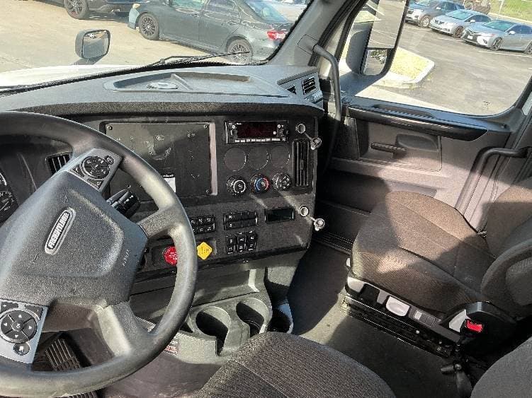 2023 Freightliner Cascadia 126 image 4