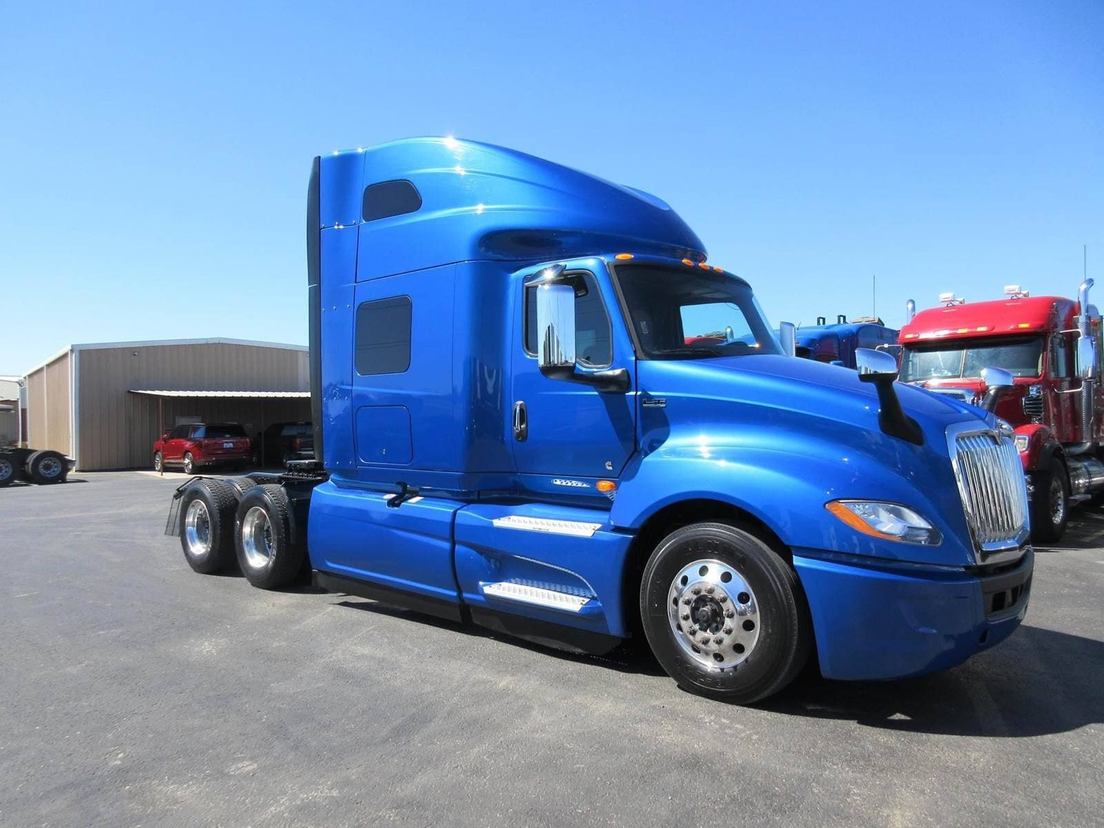 2021 International LT625 image 2