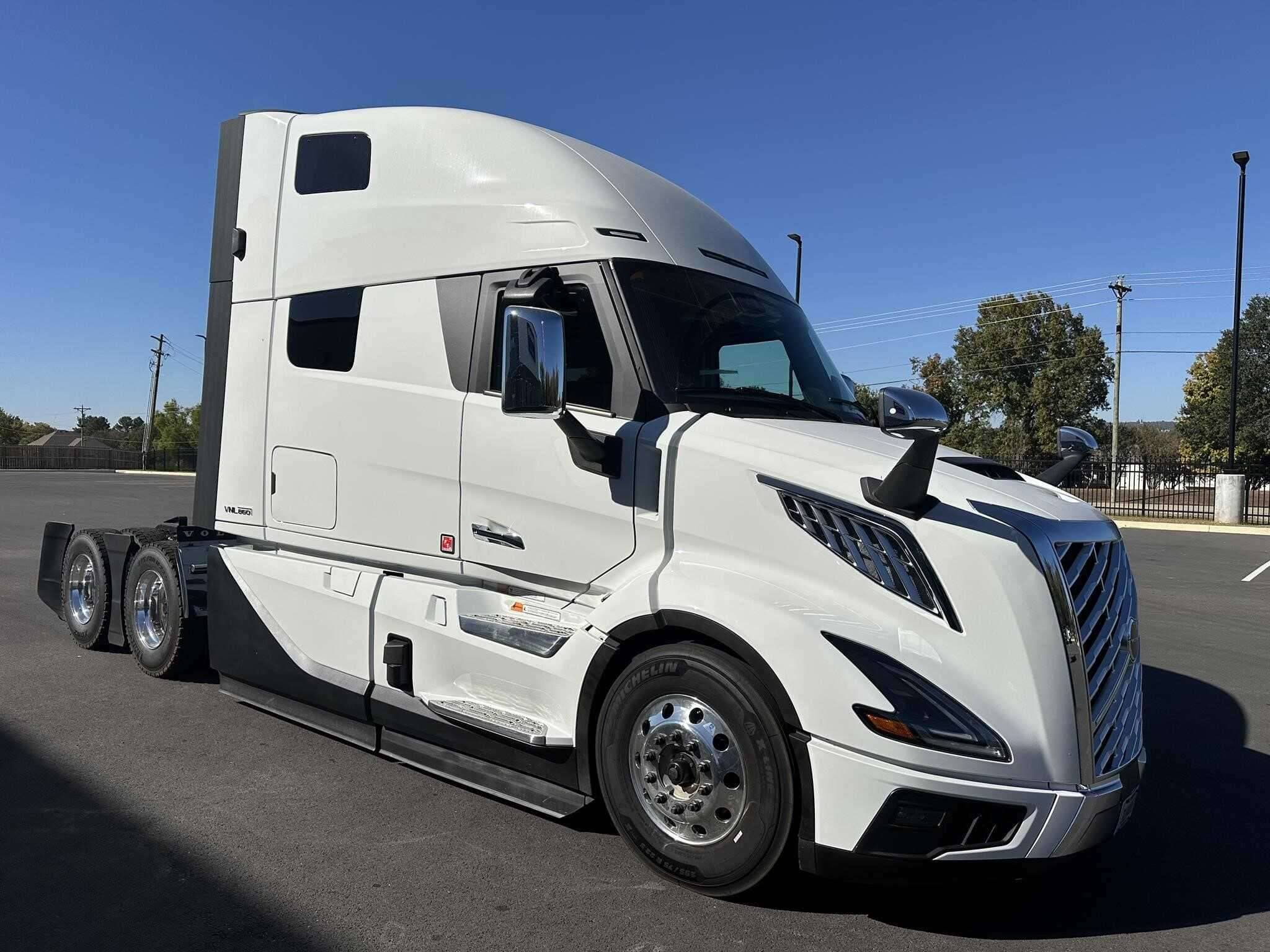 2025 Volvo NEW VNL image 6