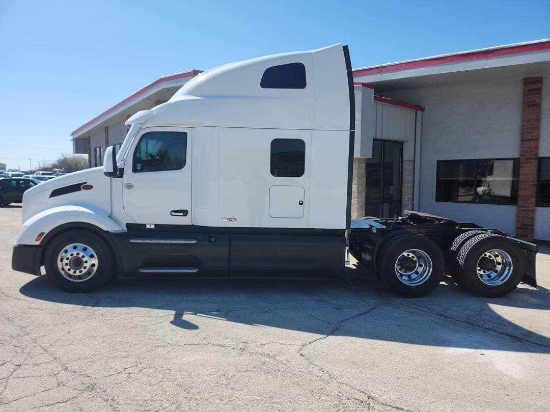 2024 Peterbilt 579 image 3