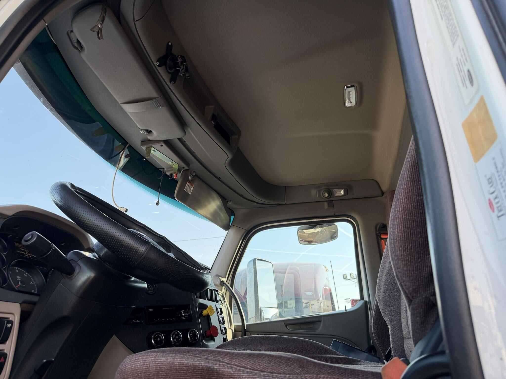 2019 Peterbilt 567 image 9