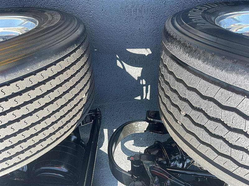 2020 Peterbilt 579 image 9