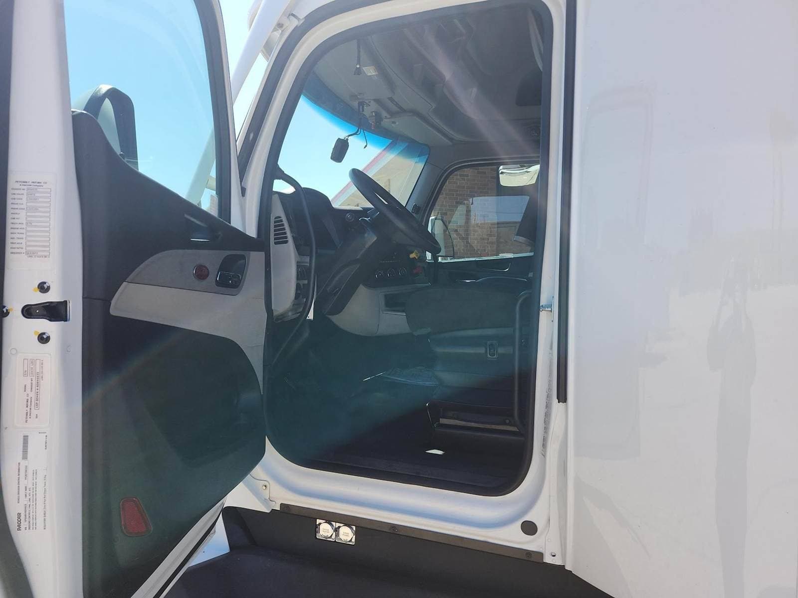 2024 Peterbilt 579 image 9
