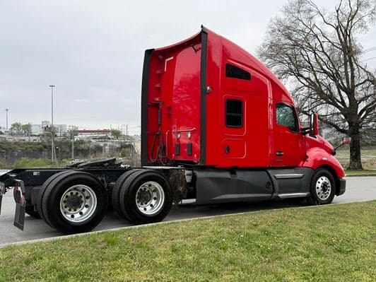 2022 Kenworth T680 image 14