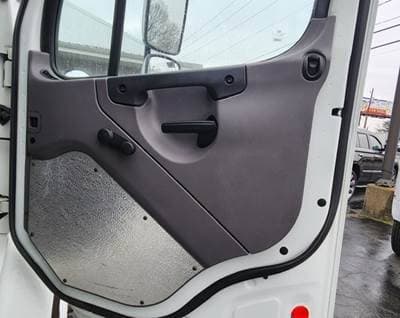 2019 Freightliner M2 image 10