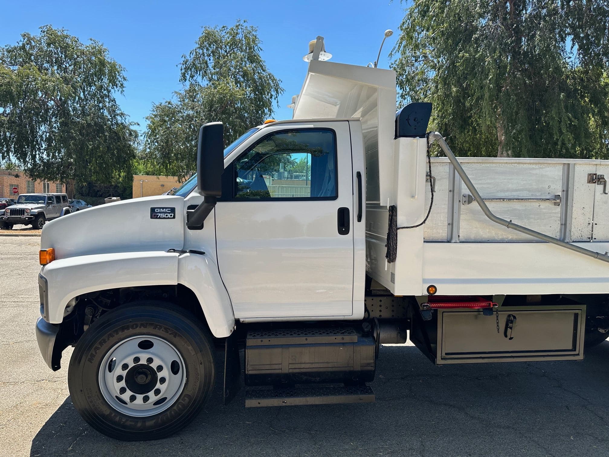 2009 GMC TOPKICK C7500 Dump Truck image 22
