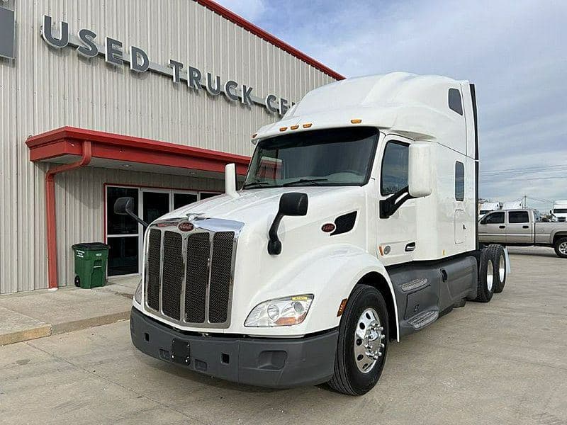 2021 Peterbilt 579 image 1