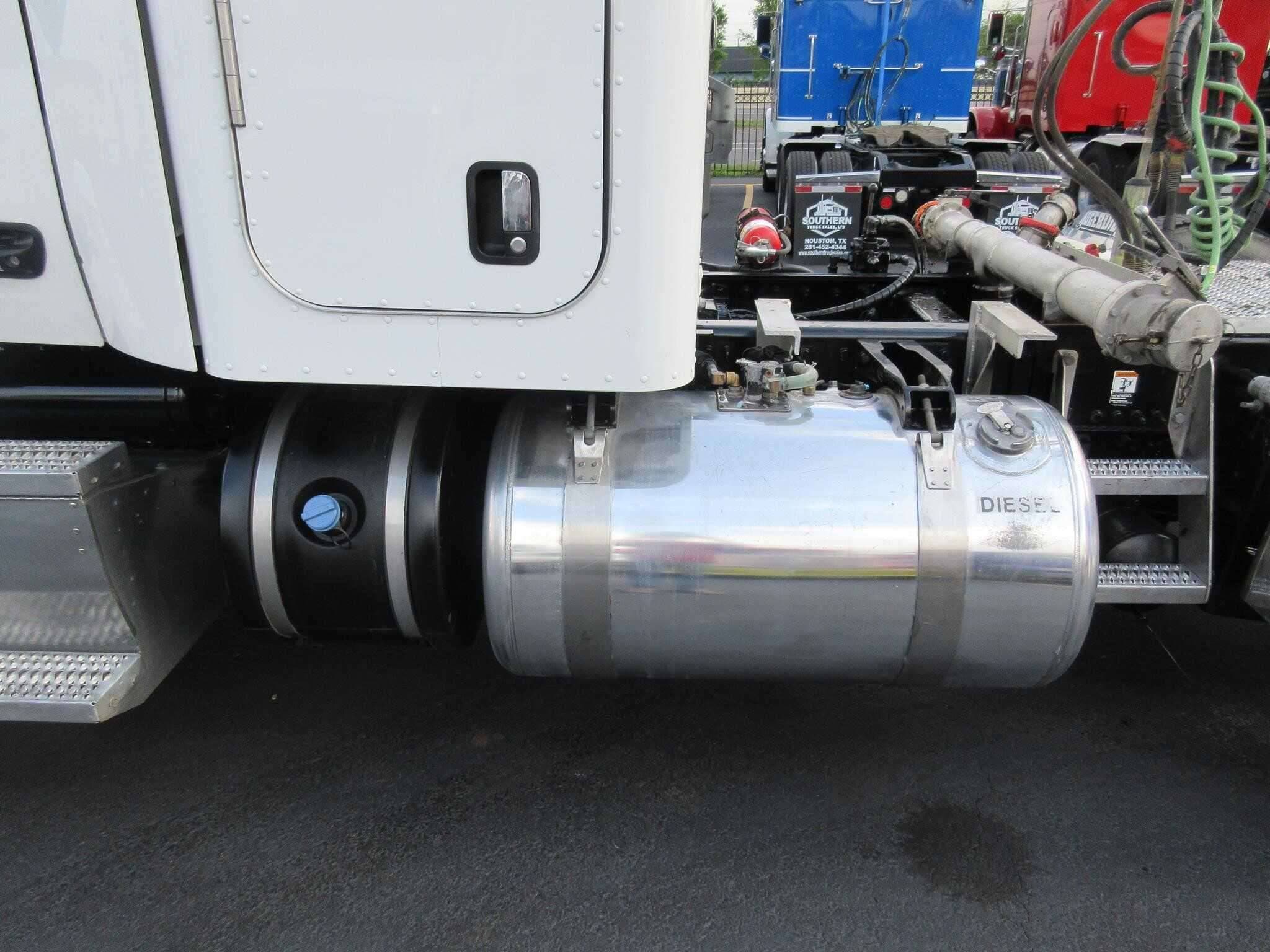 2019 Peterbilt 567 image 21
