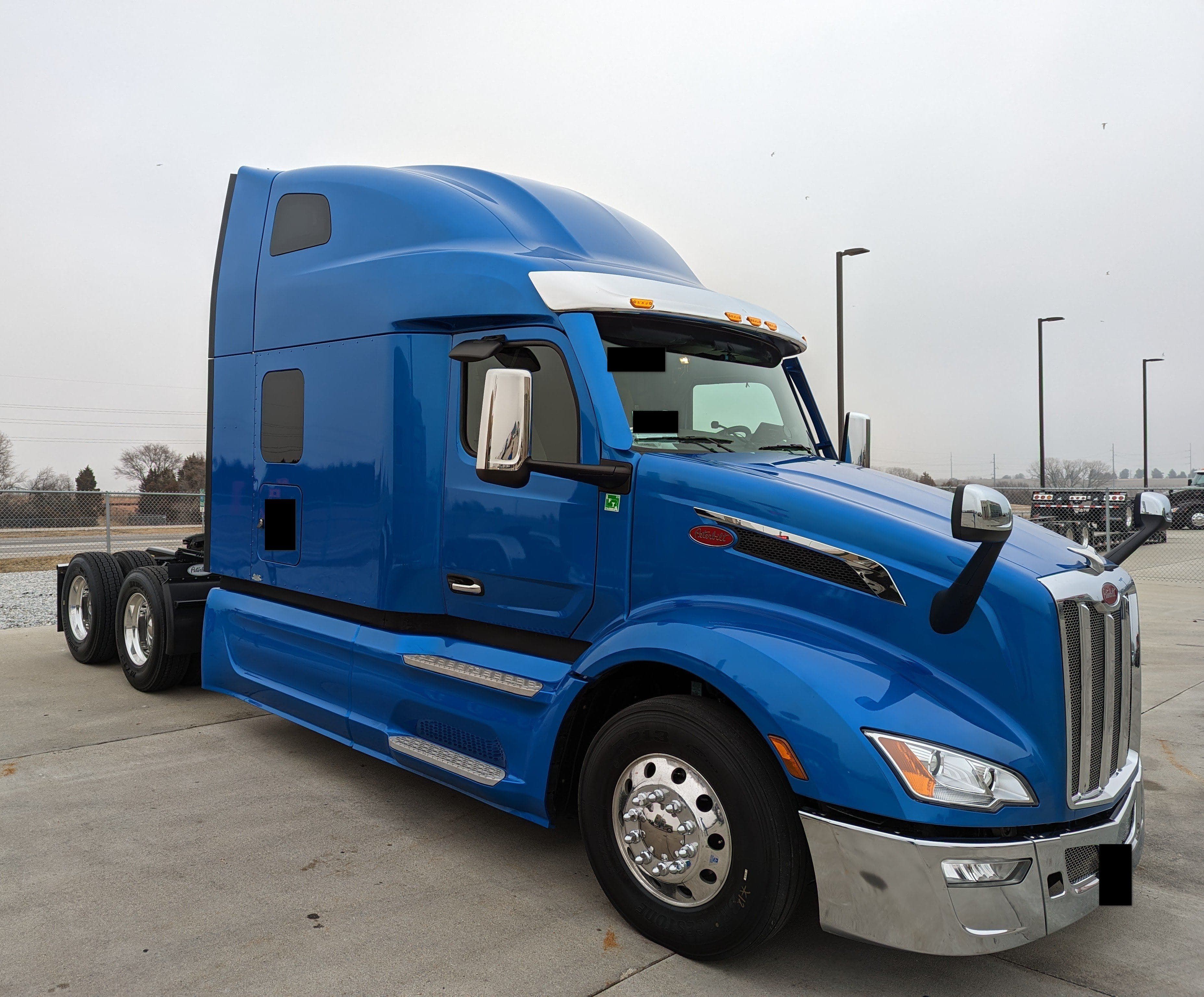 2024 Peterbilt 579 image 2