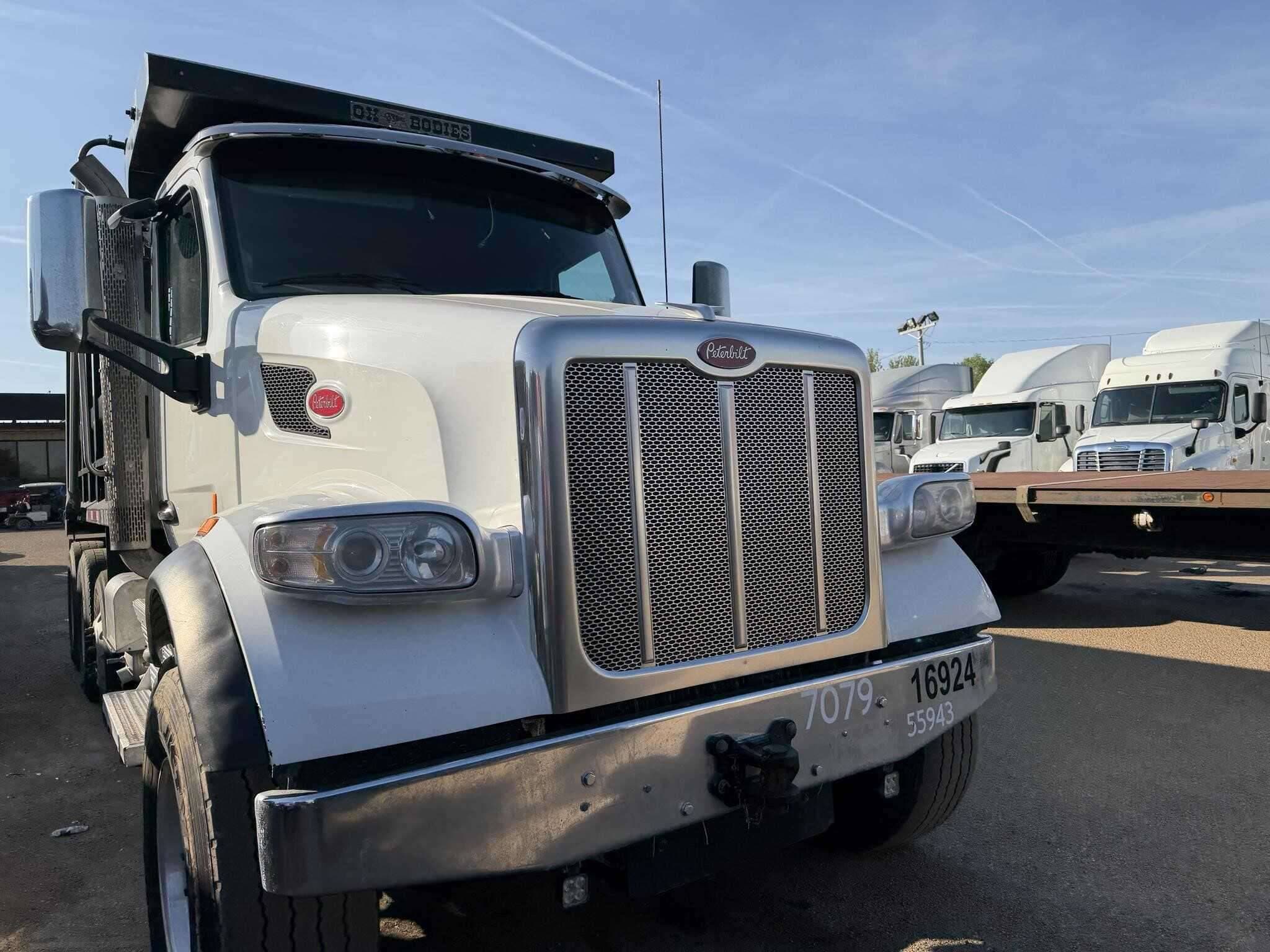 2019 Peterbilt 567 image 2
