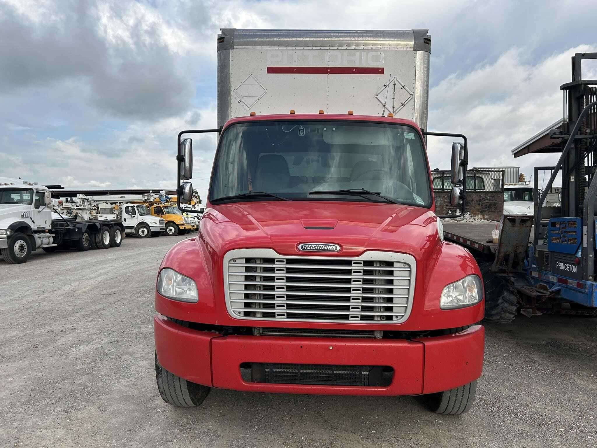 2018 Freightliner M2 image 8