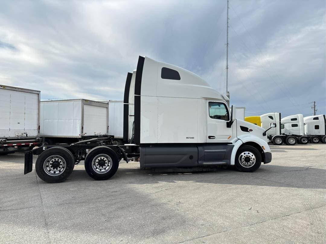 2021 Peterbilt 579 image 6