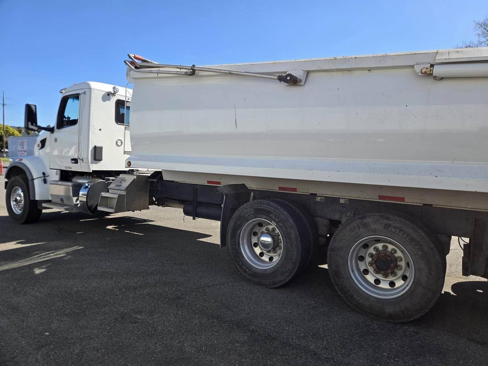 2023 Peterbilt 567 image 10