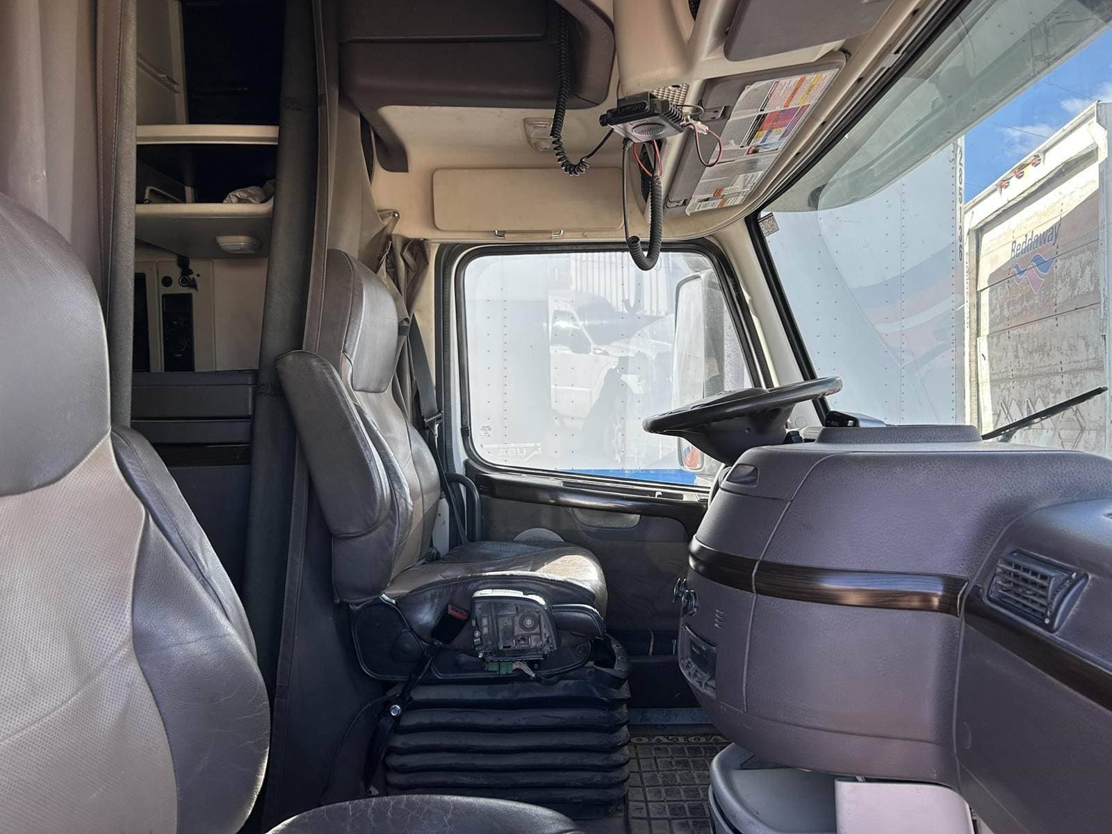 2016 Volvo VNL64T670 image 11