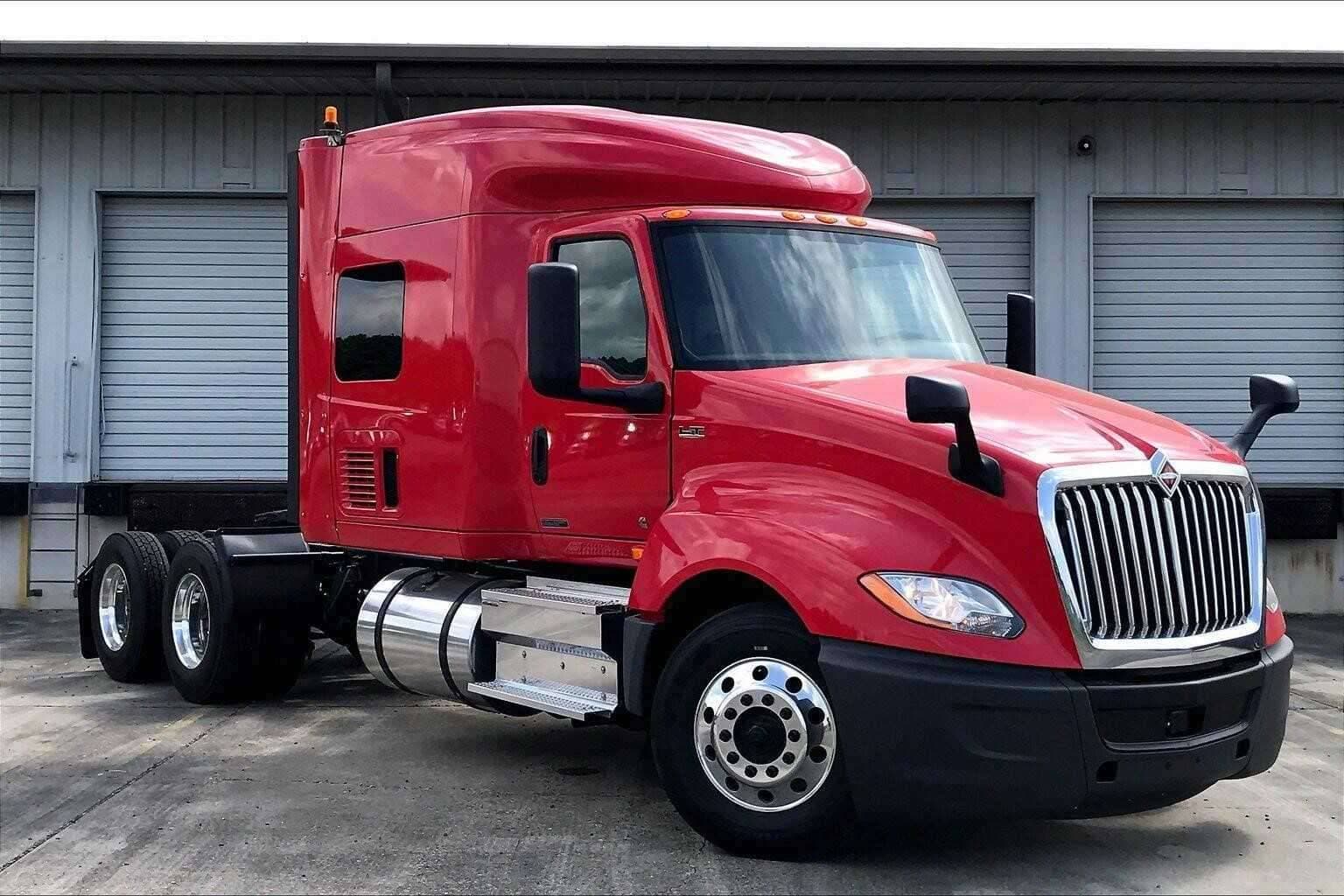 2021 International LT625 image 1